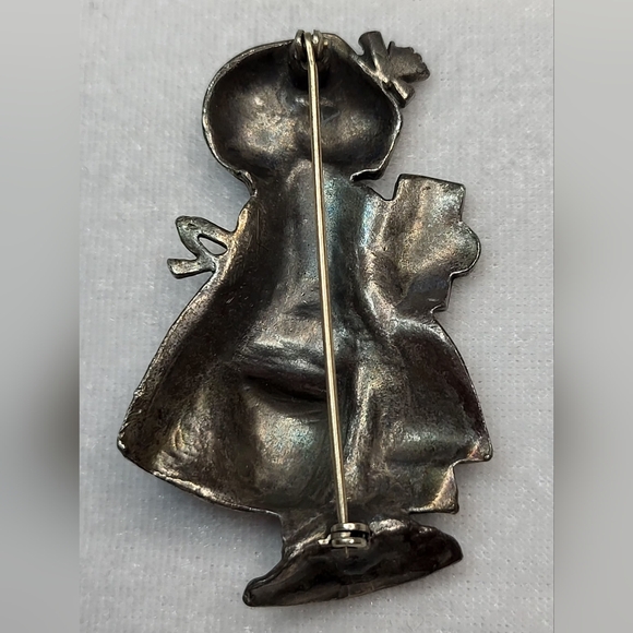 Vintage 1940s Pewter or Pot Metal Hummel Style Girl Brooch / Pin - Picture 2 of 3